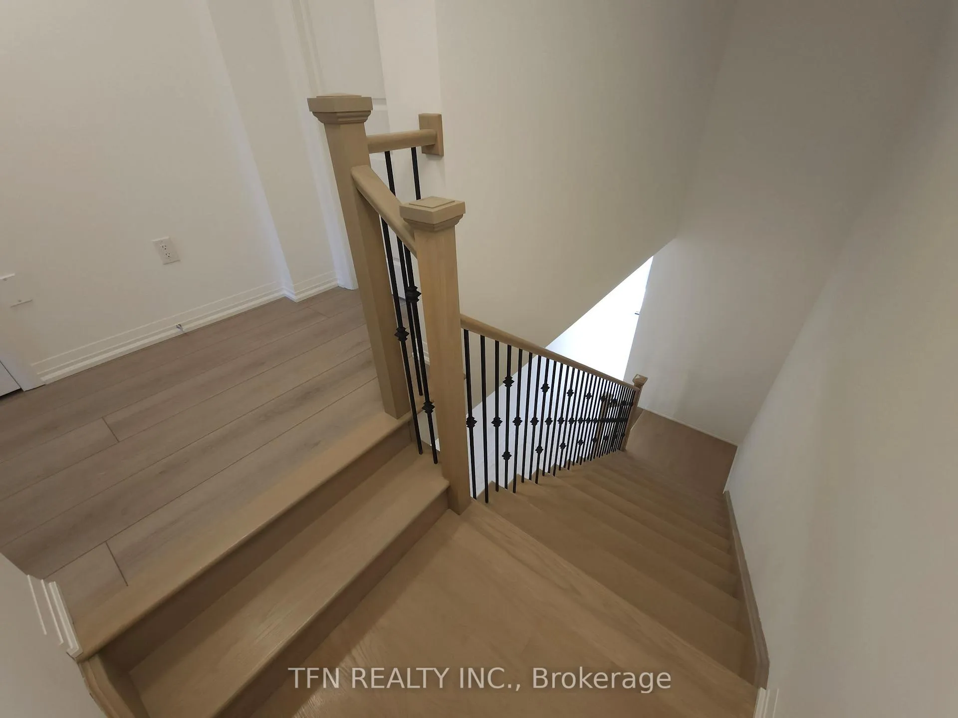 Photo 9 of 180 Bur Oak Drive, Thorold, Confederation Heights — HOMEH