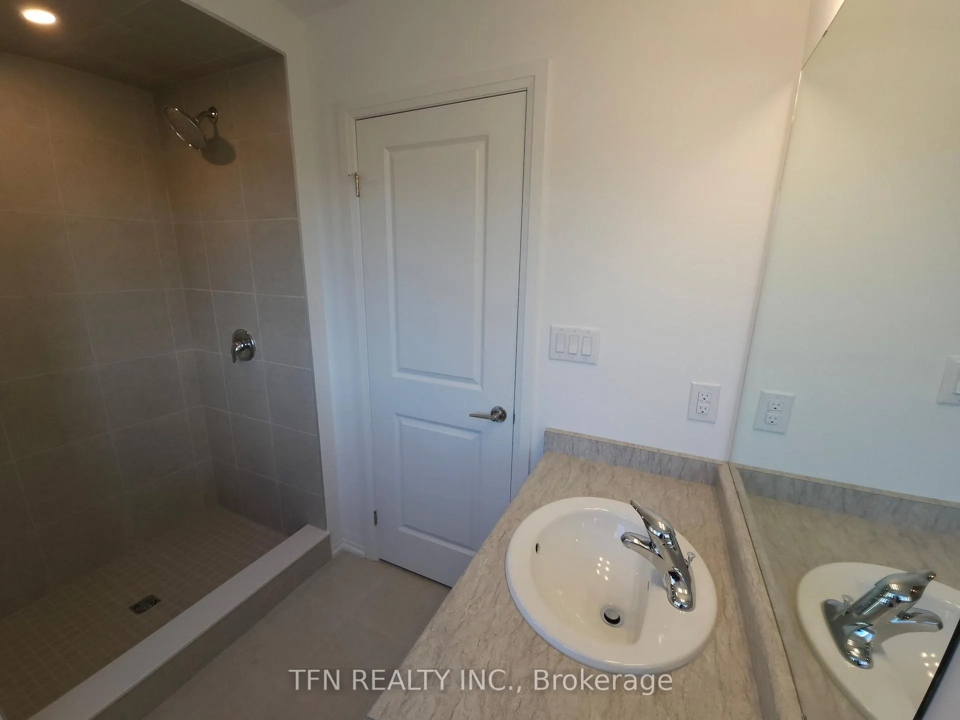 Photo 12 of 180 Bur Oak Drive, Thorold, Confederation Heights — HOMEH