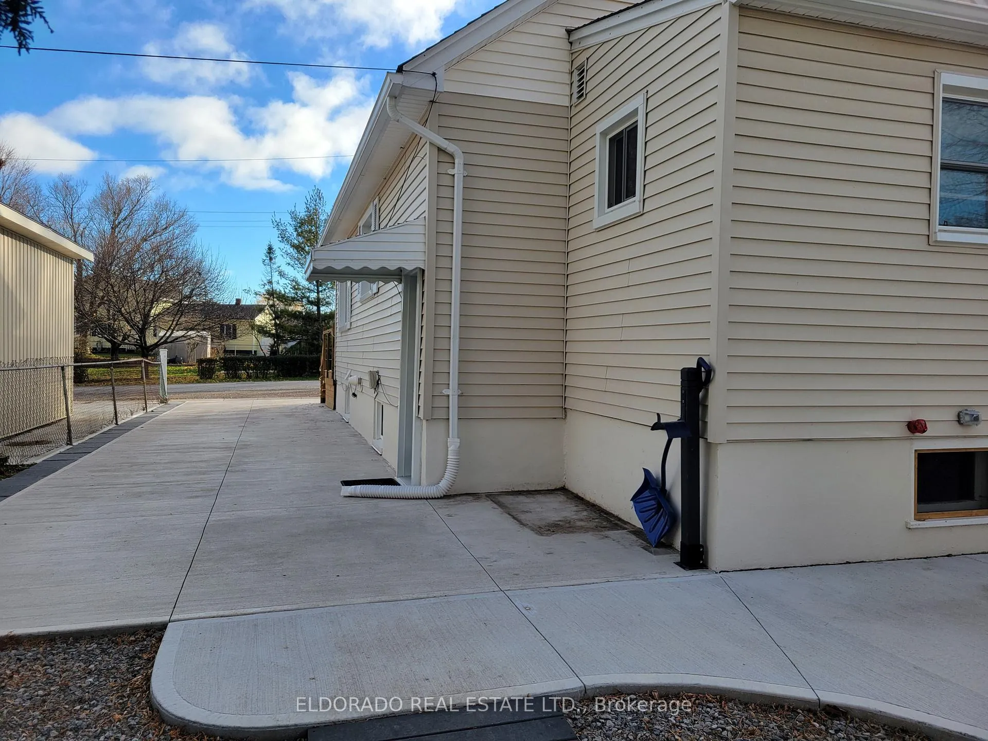 Photo 4 of 107 Mackan Street, Thorold, Allanburg/Thorold South — HOMEH