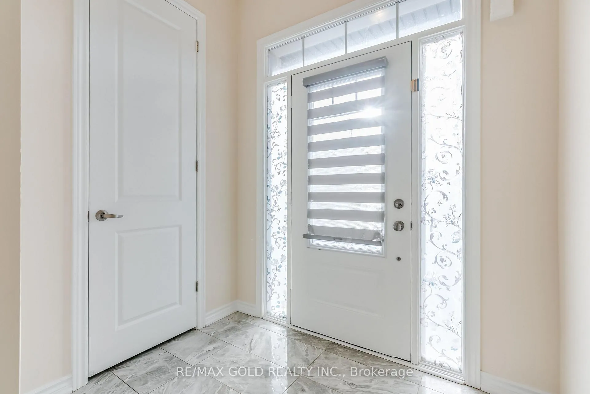 Photo 4 of 1495 Rose Way, Milton, Cobban — HOMEH