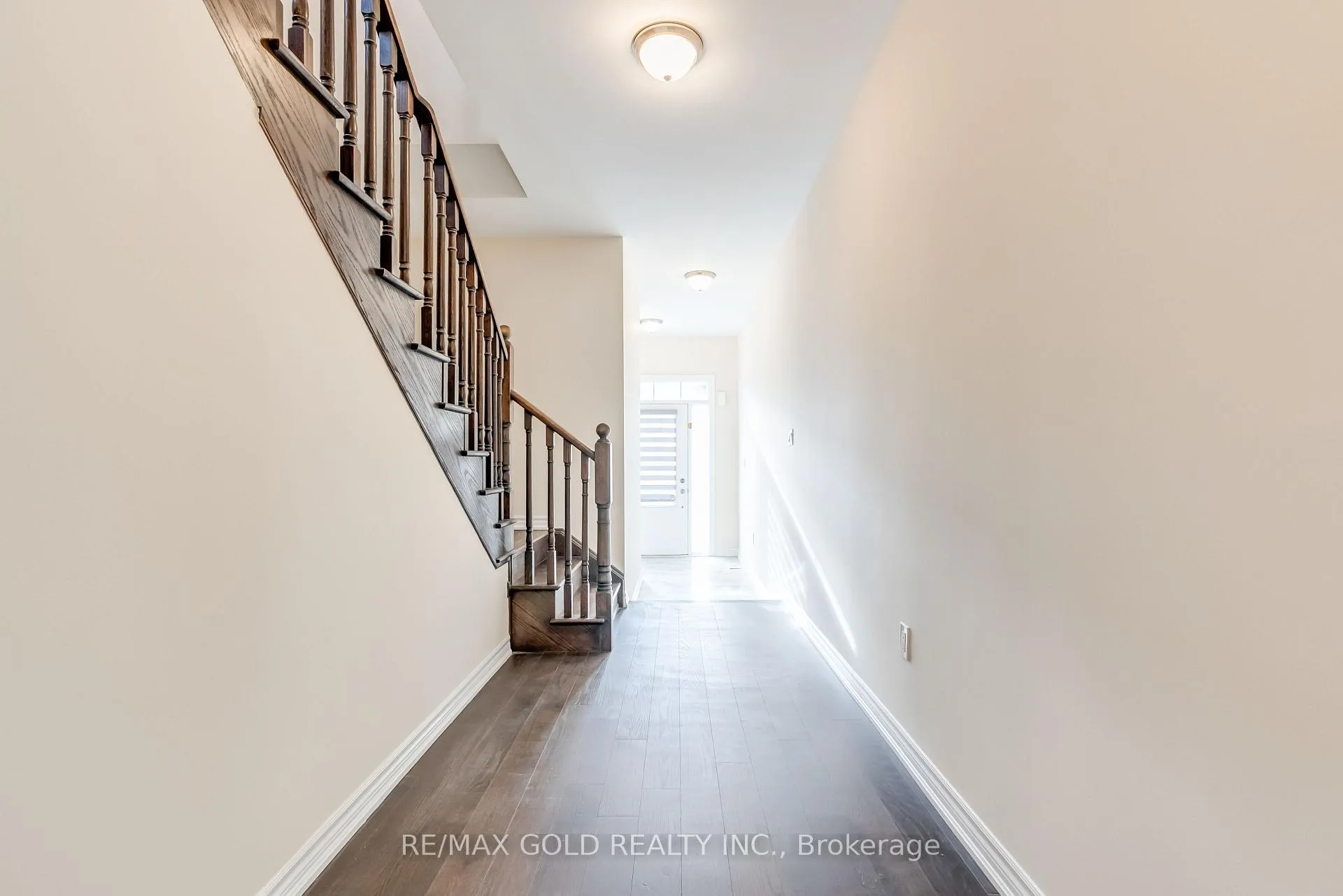 Photo 5 of 1495 Rose Way, Milton, Cobban — HOMEH