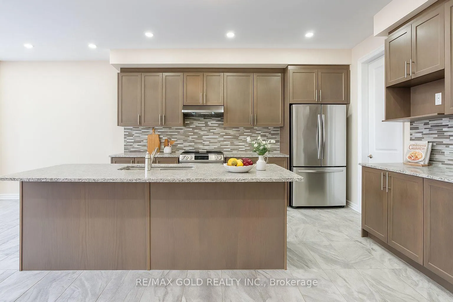 Photo 11 of 1495 Rose Way, Milton, Cobban — HOMEH