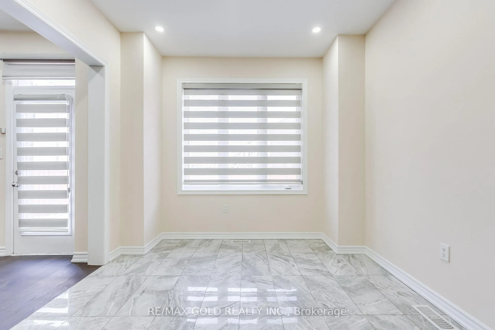 Photo 16 of 1495 Rose Way, Milton, Cobban — HOMEH