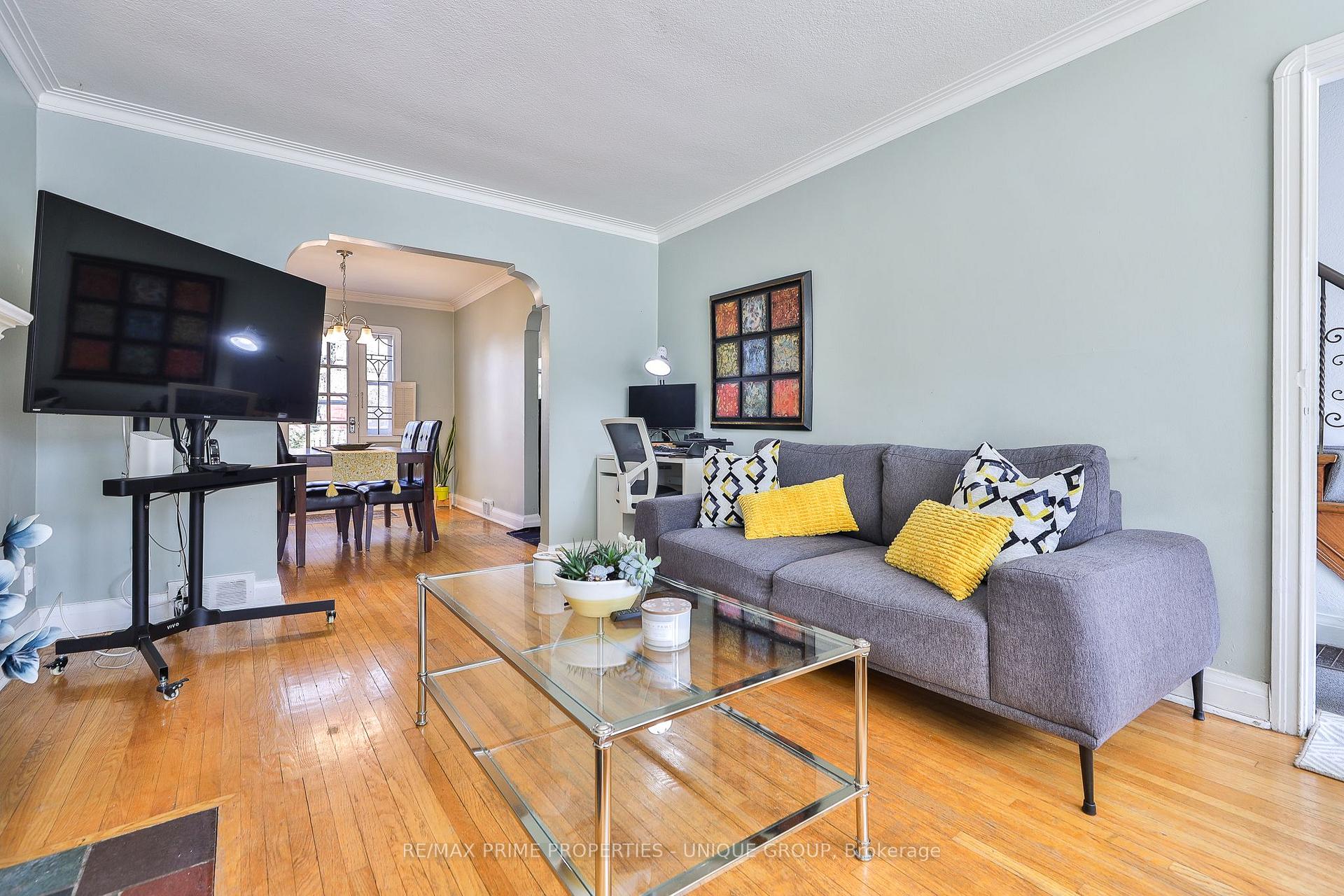 Photo 8 of 732 Eglinton Avenue E, Toronto, Leaside — HOMEH