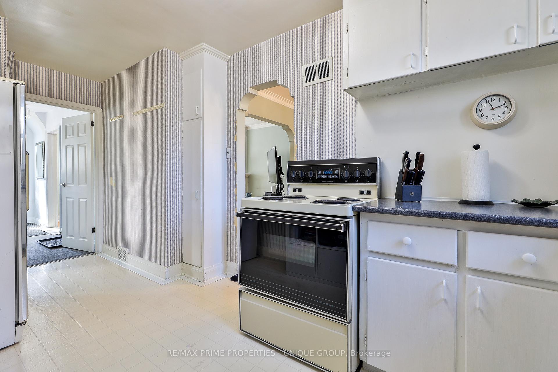 Photo 15 of 732 Eglinton Avenue E, Toronto, Leaside — HOMEH