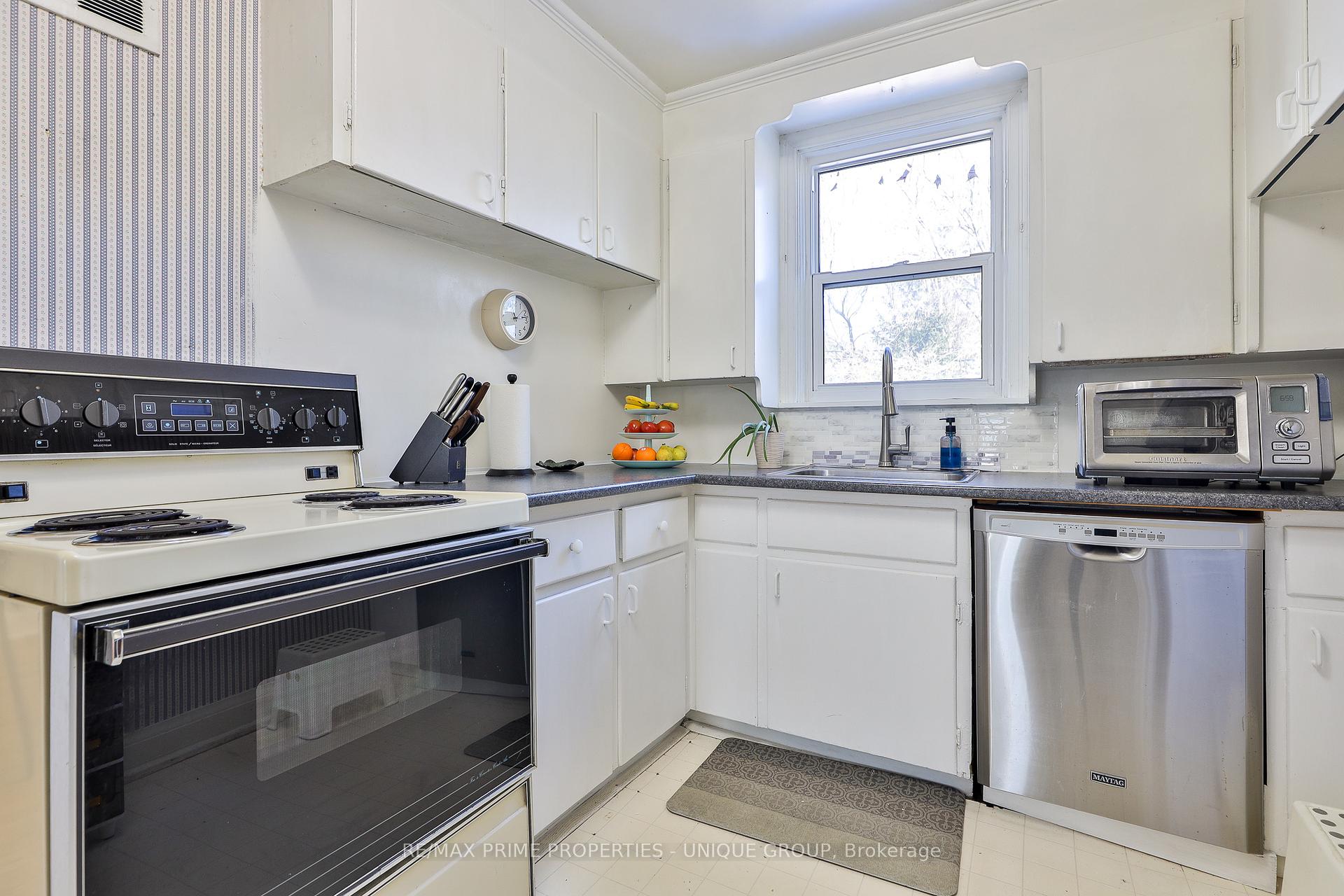 Photo 18 of 732 Eglinton Avenue E, Toronto, Leaside — HOMEH