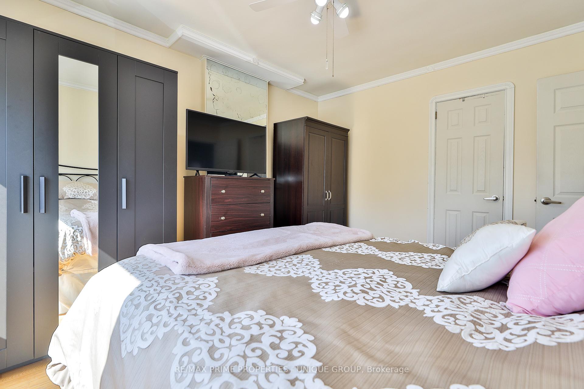 Photo 27 of 732 Eglinton Avenue E, Toronto, Leaside — HOMEH