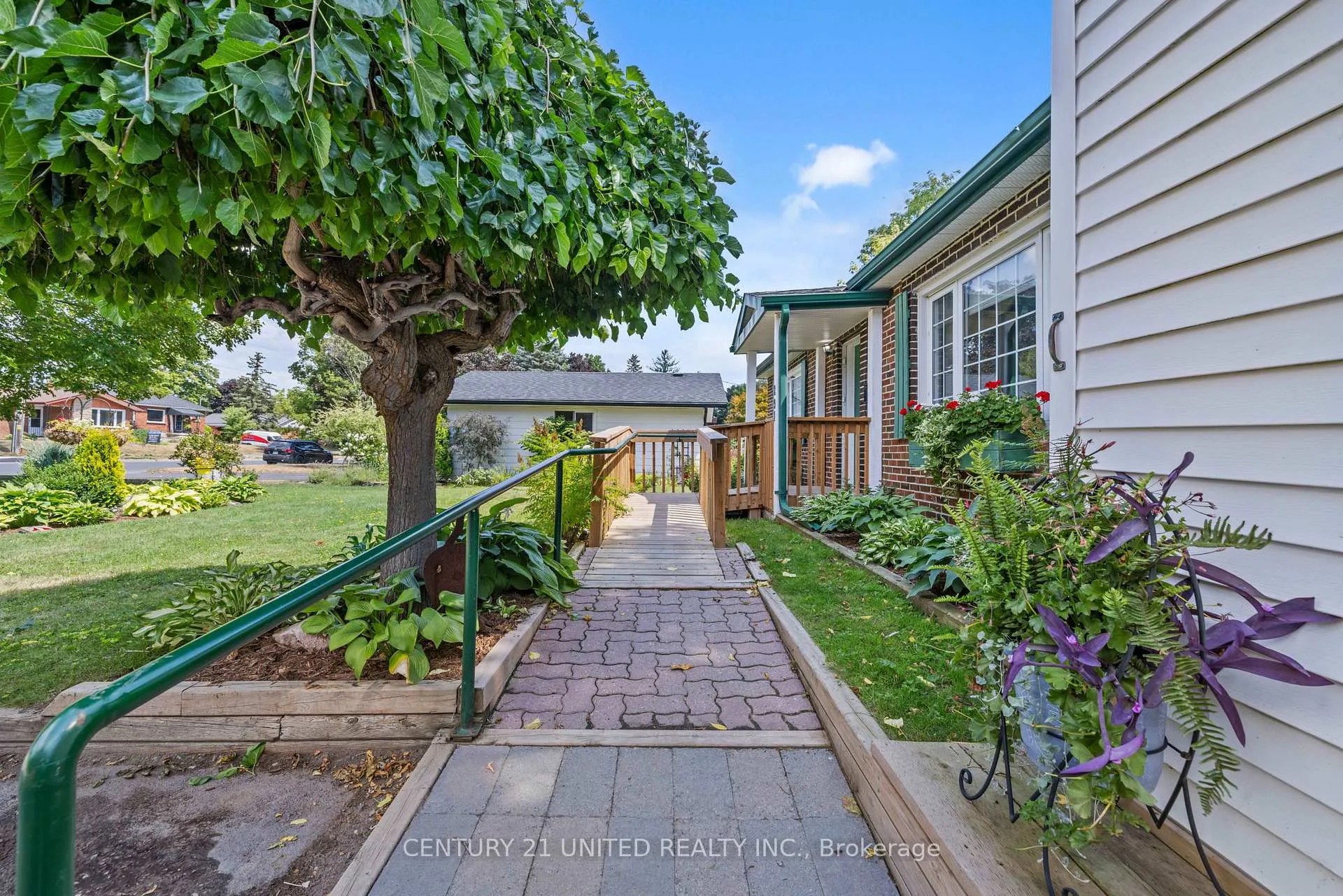 Photo 3 of 291 Sunset Boulevard, Peterborough, Northcrest Ward 5 — HOMEH