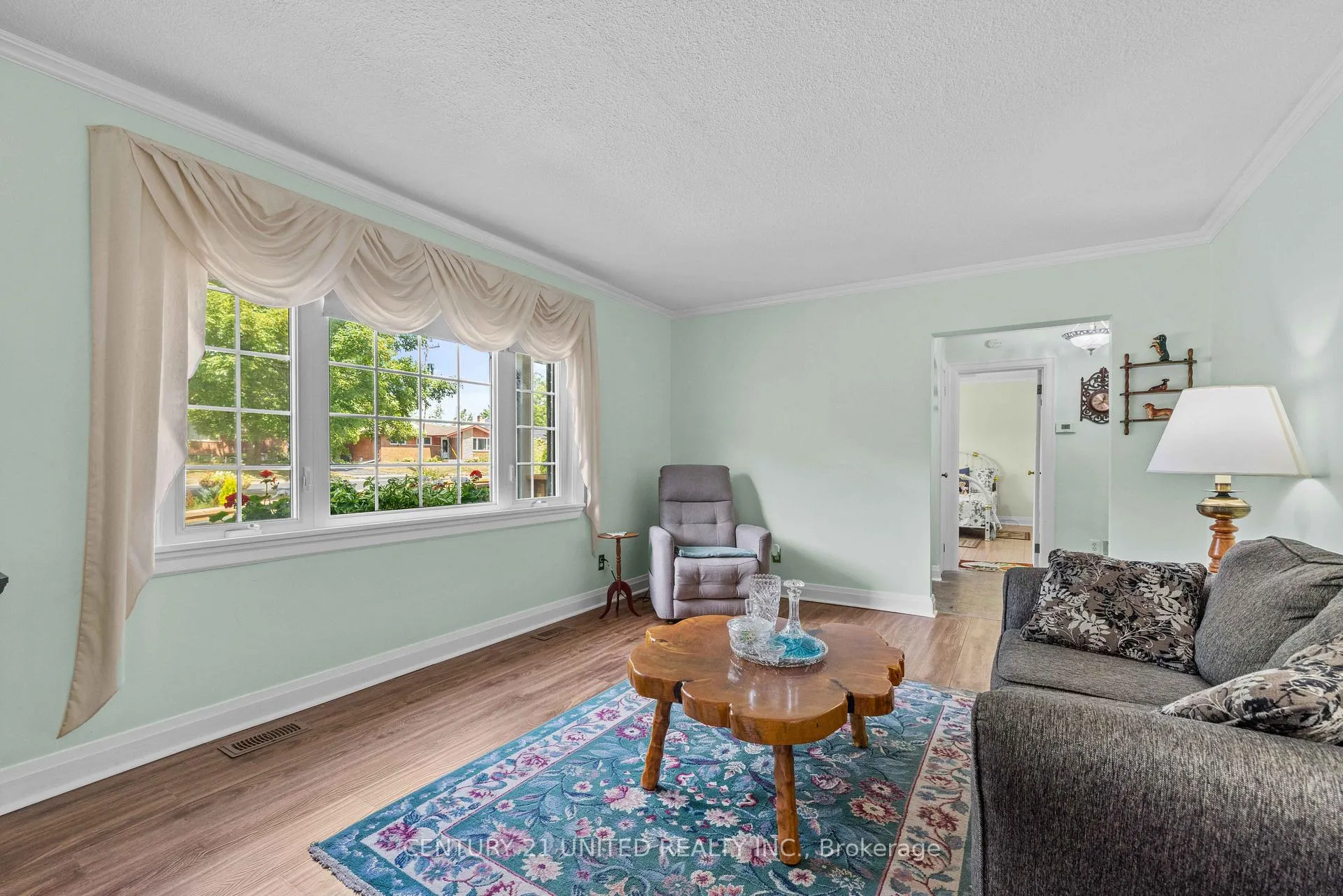 Photo 6 of 291 Sunset Boulevard, Peterborough, Northcrest Ward 5 — HOMEH