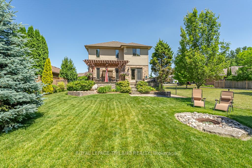 Photo 5 of 60 Forest Grove Crescent, Thames Centre, Dorchester — HOMEH