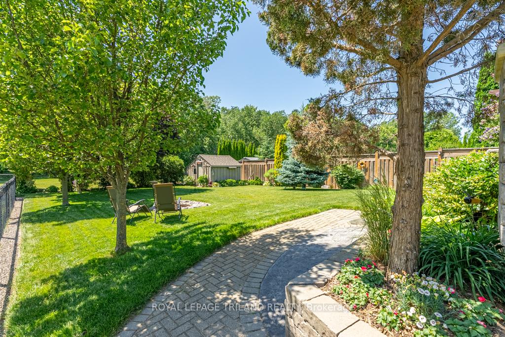 Photo 8 of 60 Forest Grove Crescent, Thames Centre, Dorchester — HOMEH
