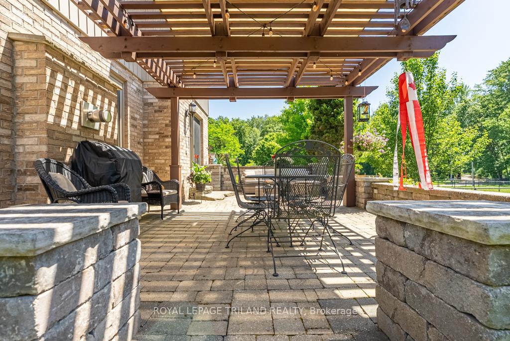 Photo 10 of 60 Forest Grove Crescent, Thames Centre, Dorchester — HOMEH