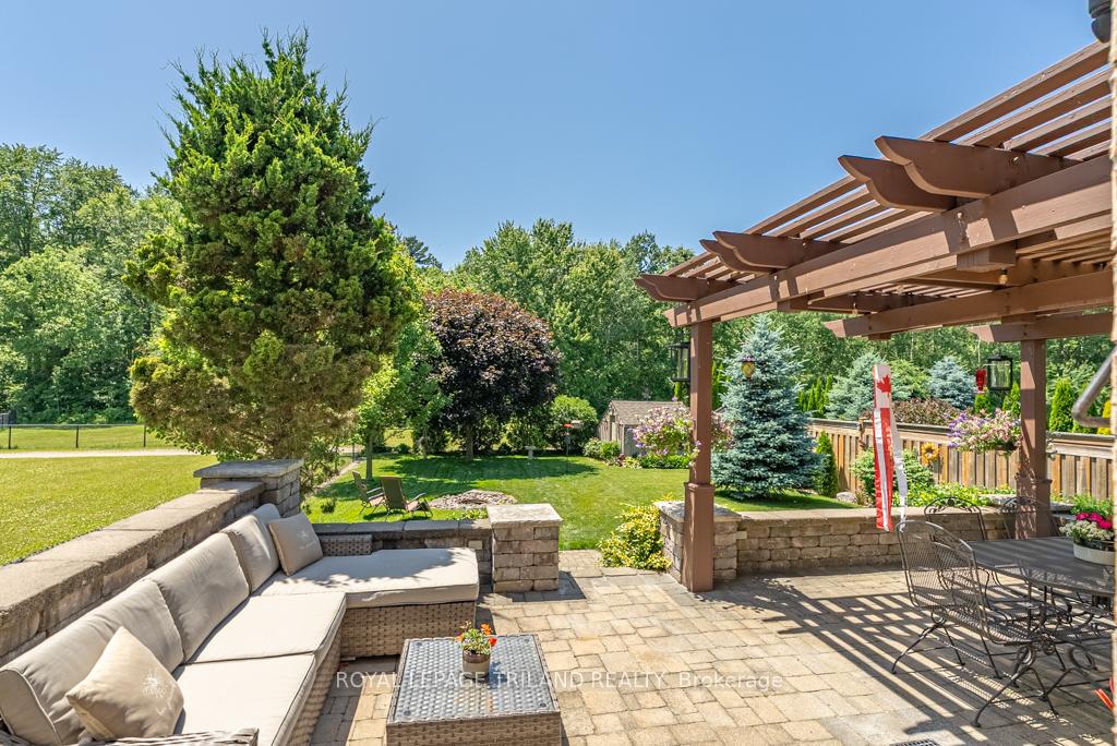 Photo 13 of 60 Forest Grove Crescent, Thames Centre, Dorchester — HOMEH
