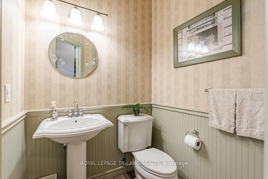 Photo 16 of 60 Forest Grove Crescent, Thames Centre, Dorchester — HOMEH