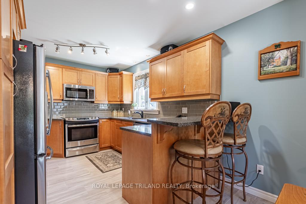 Photo 23 of 60 Forest Grove Crescent, Thames Centre, Dorchester — HOMEH