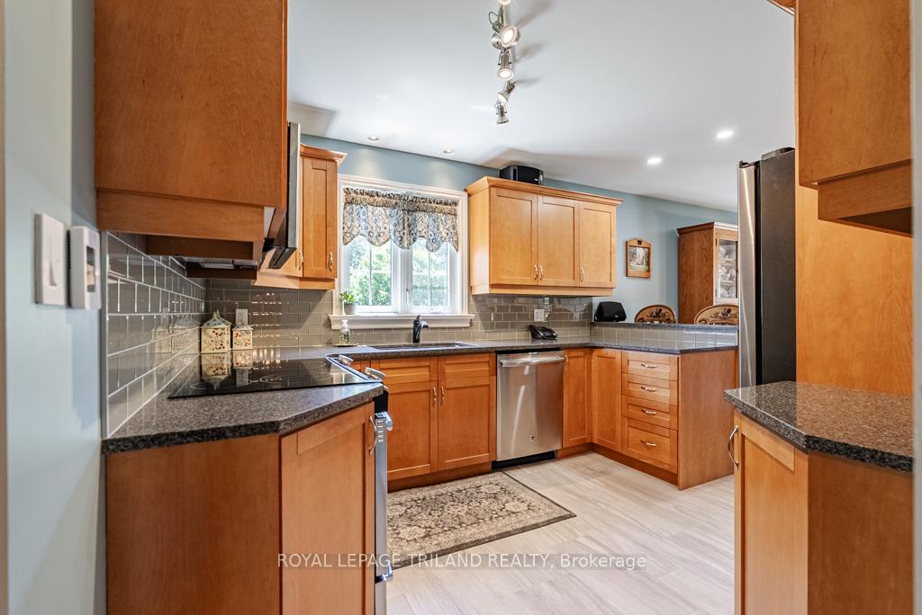 Photo 24 of 60 Forest Grove Crescent, Thames Centre, Dorchester — HOMEH