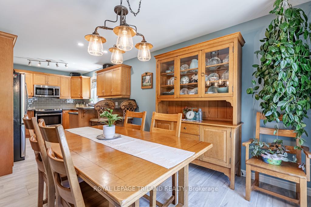 Photo 27 of 60 Forest Grove Crescent, Thames Centre, Dorchester — HOMEH