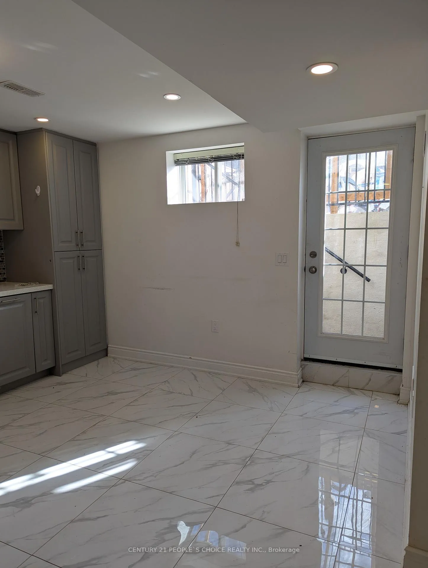 Photo 3 of Unit Lower, 447 Rivermont Road, Brampton, Brampton South — HOMEH
