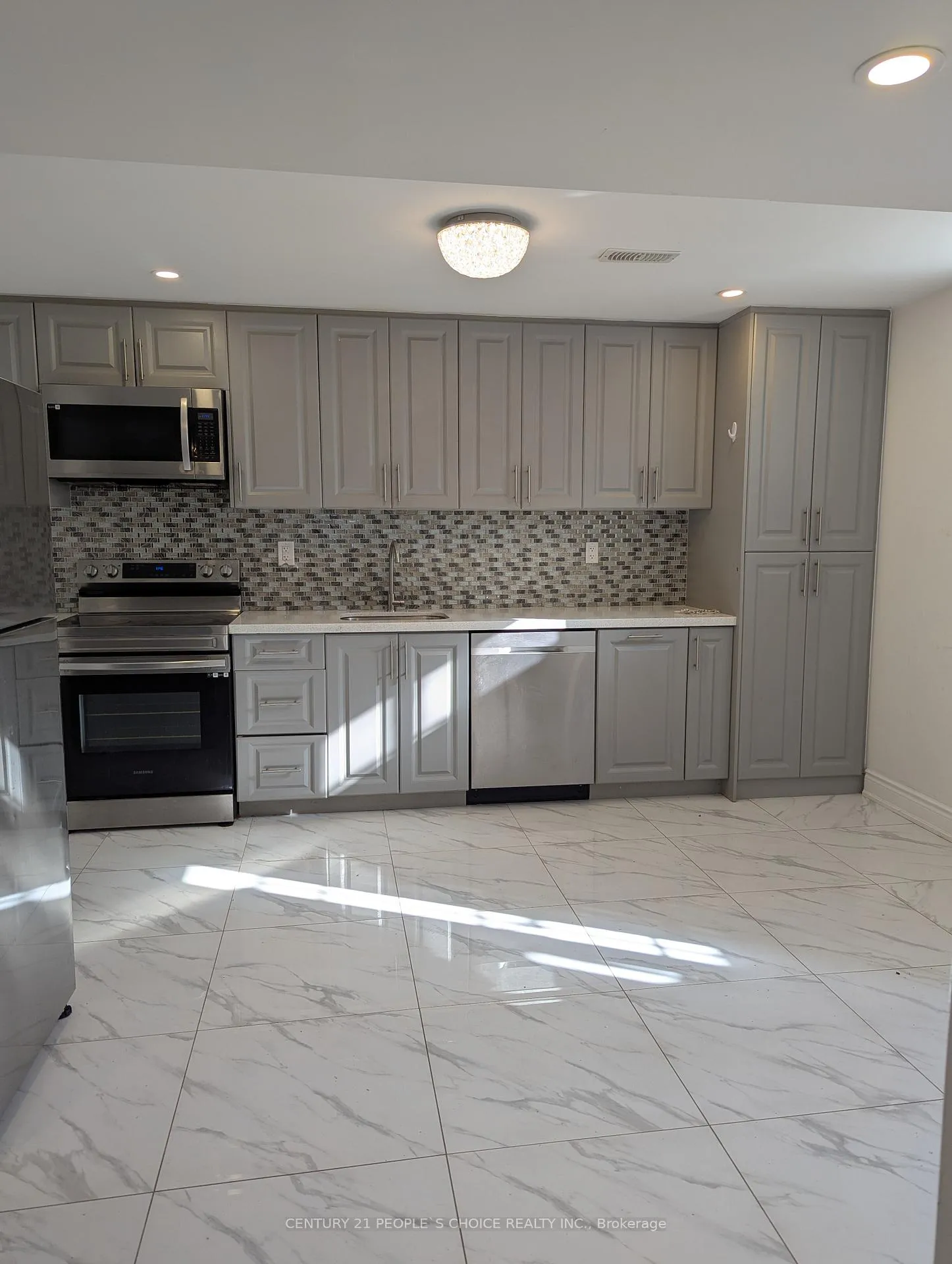 Photo 4 of Unit Lower, 447 Rivermont Road, Brampton, Brampton South — HOMEH