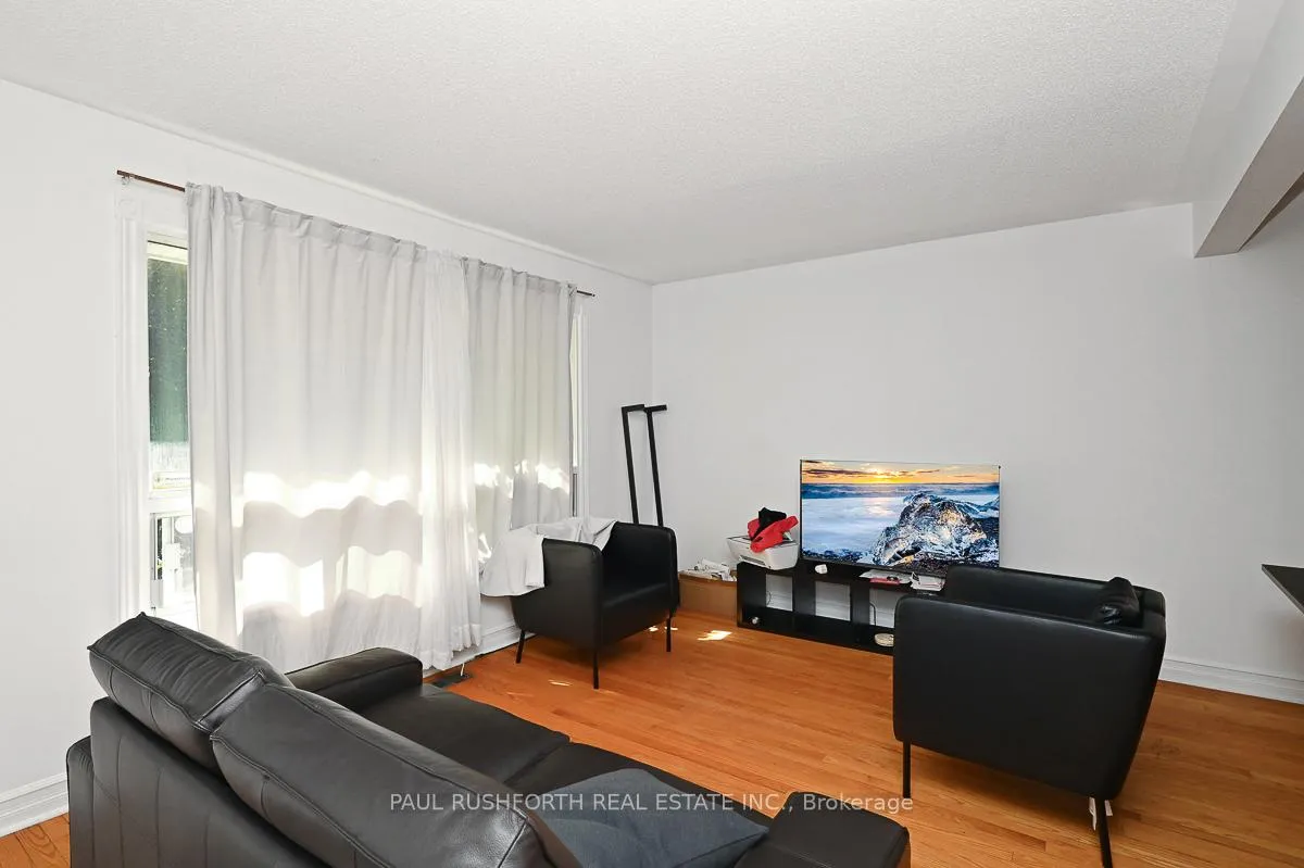 Photo 2 of 845 Trojan Avenue, Ottawa, Castle Heights/Rideau High — HOMEH