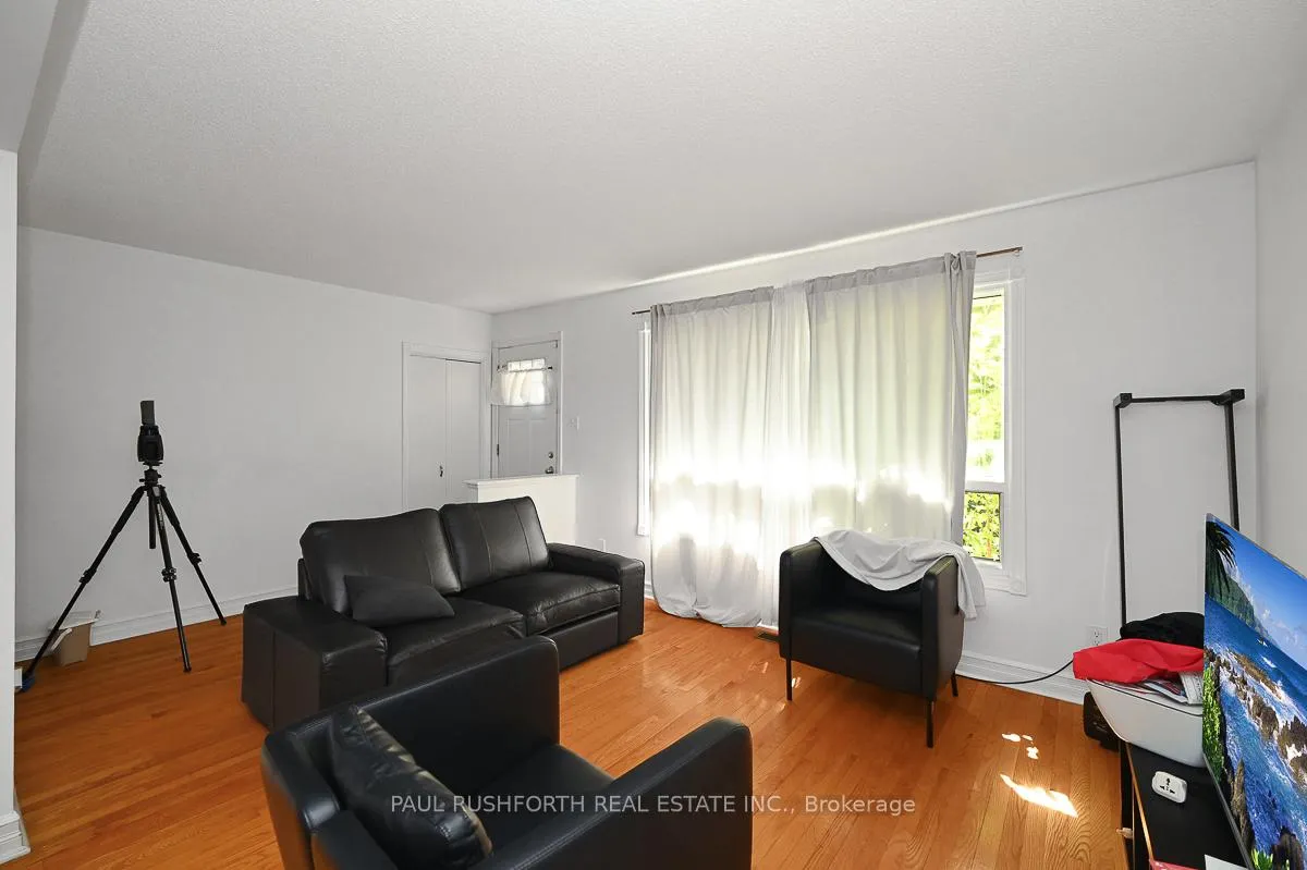 Photo 4 of 845 Trojan Avenue, Ottawa, Castle Heights/Rideau High — HOMEH