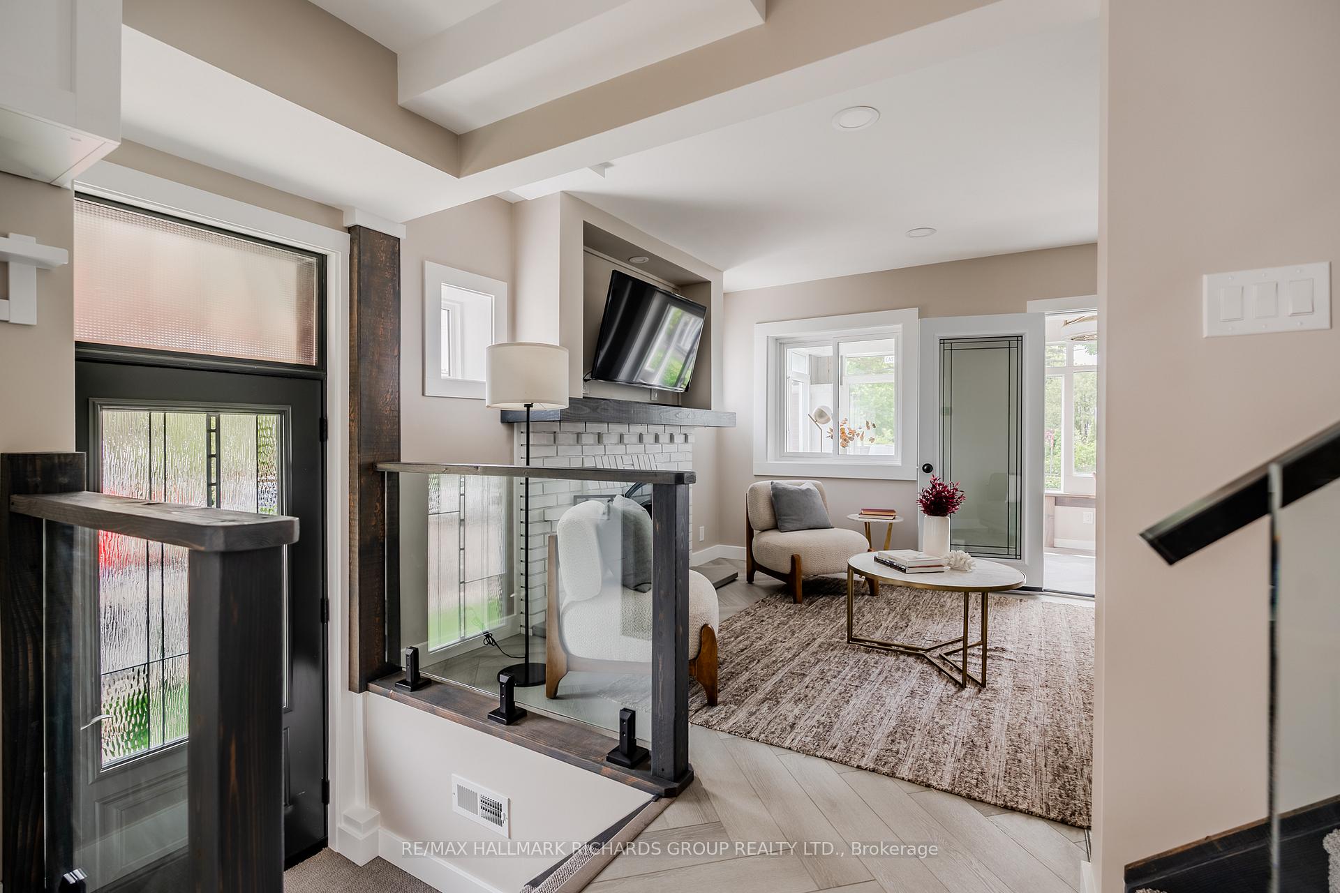Photo 4 of 156 Eastwood Road, Toronto, Woodbine Corridor — HOMEH