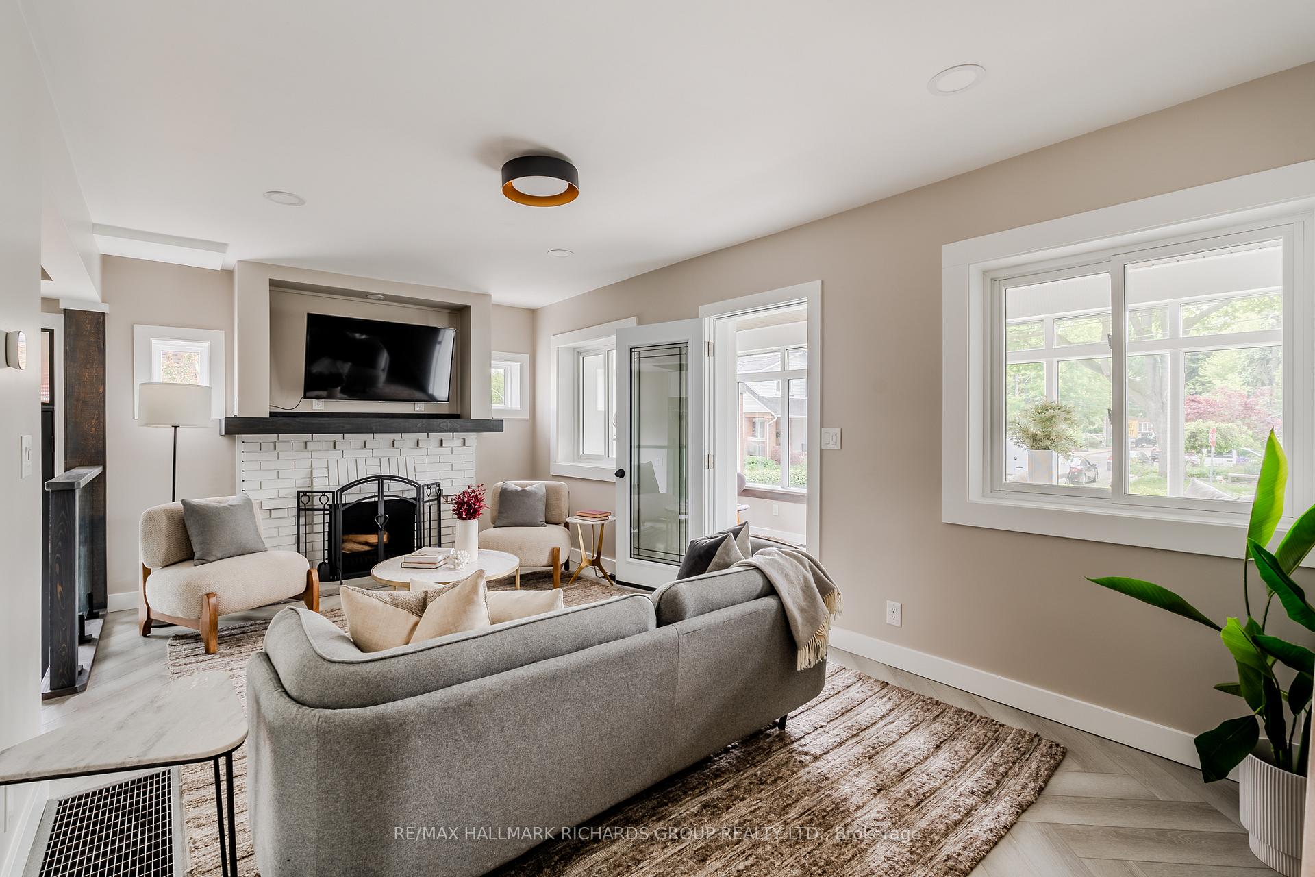 Photo 5 of 156 Eastwood Road, Toronto, Woodbine Corridor — HOMEH