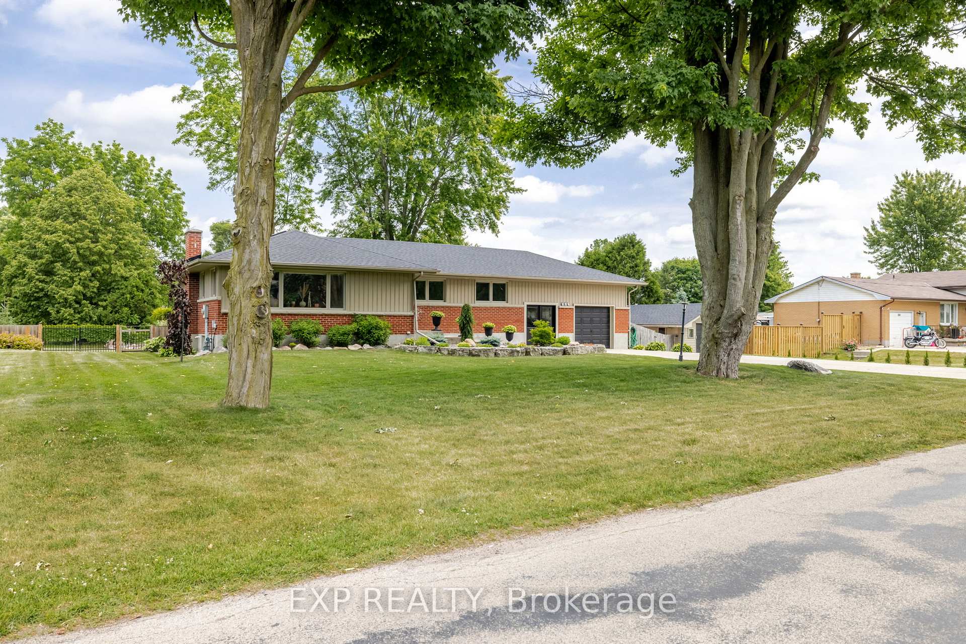 Photo 2 of 238 Minnie Street, Thames Centre, Dorchester — HOMEH