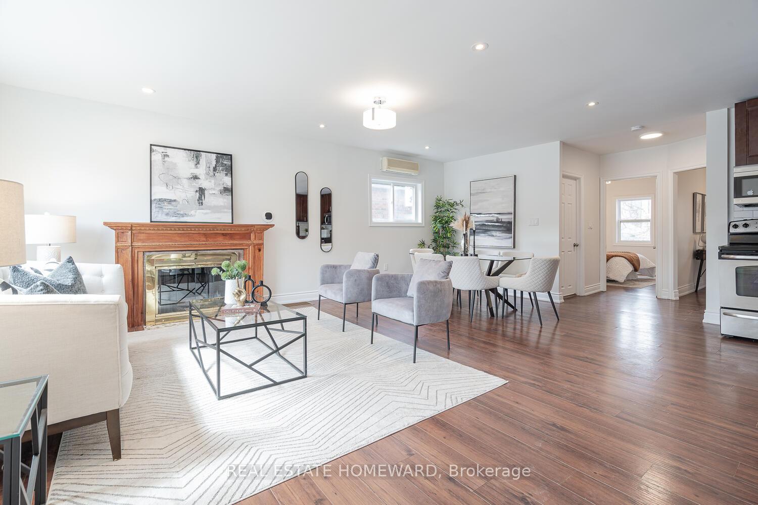 Photo 2 of 726 Eglinton Avenue E, Toronto, Leaside — HOMEH