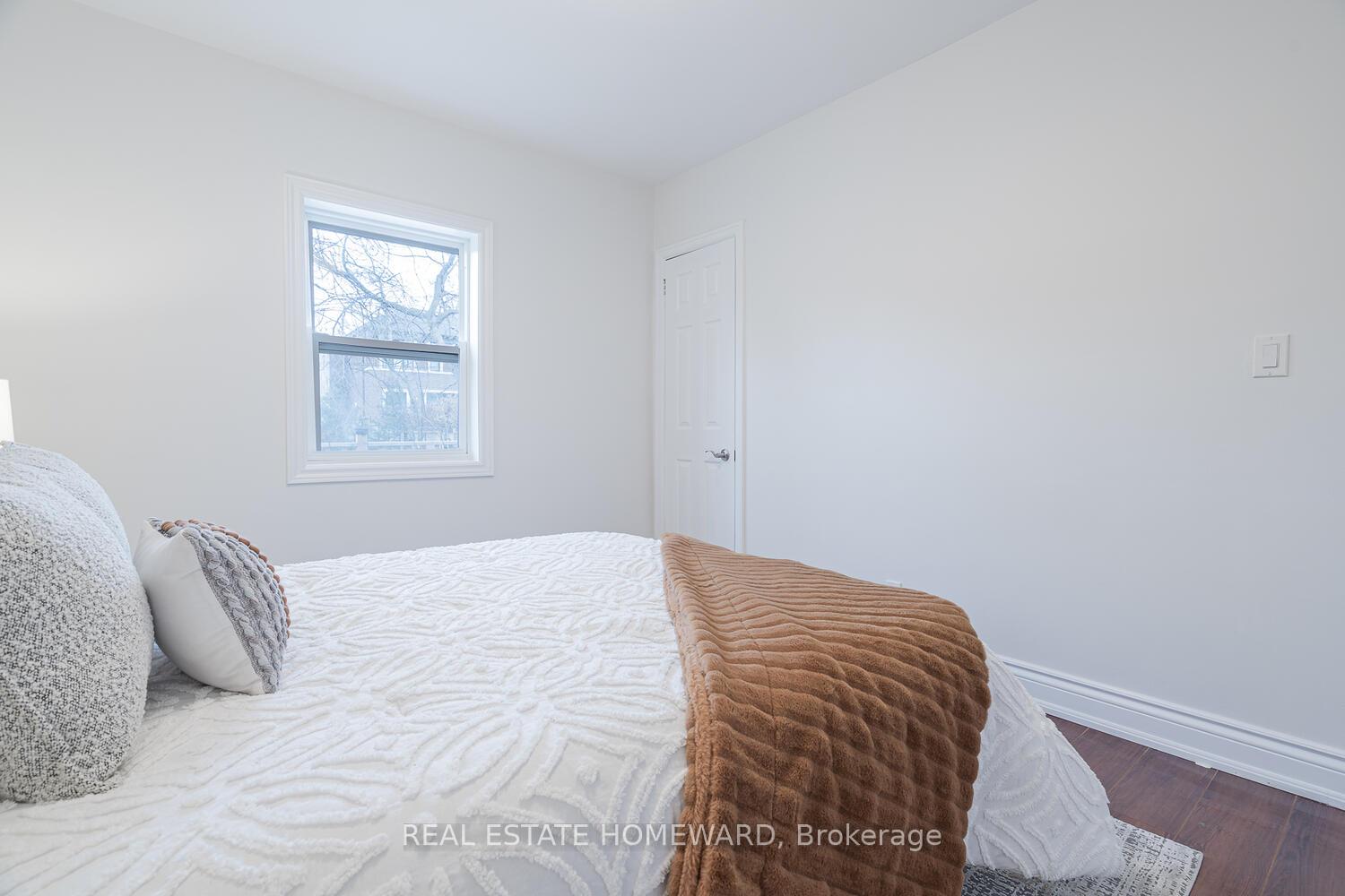 Photo 12 of 726 Eglinton Avenue E, Toronto, Leaside — HOMEH