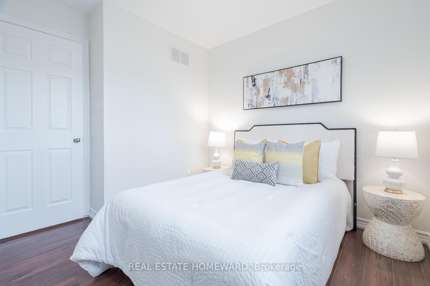 Photo 22 of 726 Eglinton Avenue E, Toronto, Leaside — HOMEH