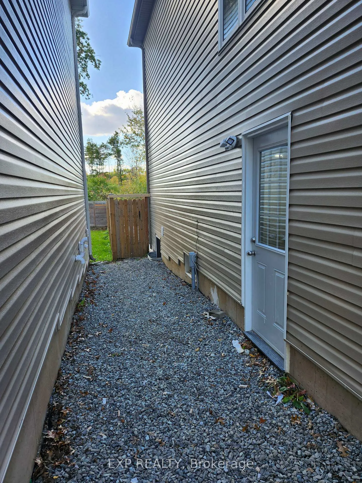 Photo 3 of 182 Esther Crescent, Thorold, Hurricane/Merrittville — HOMEH