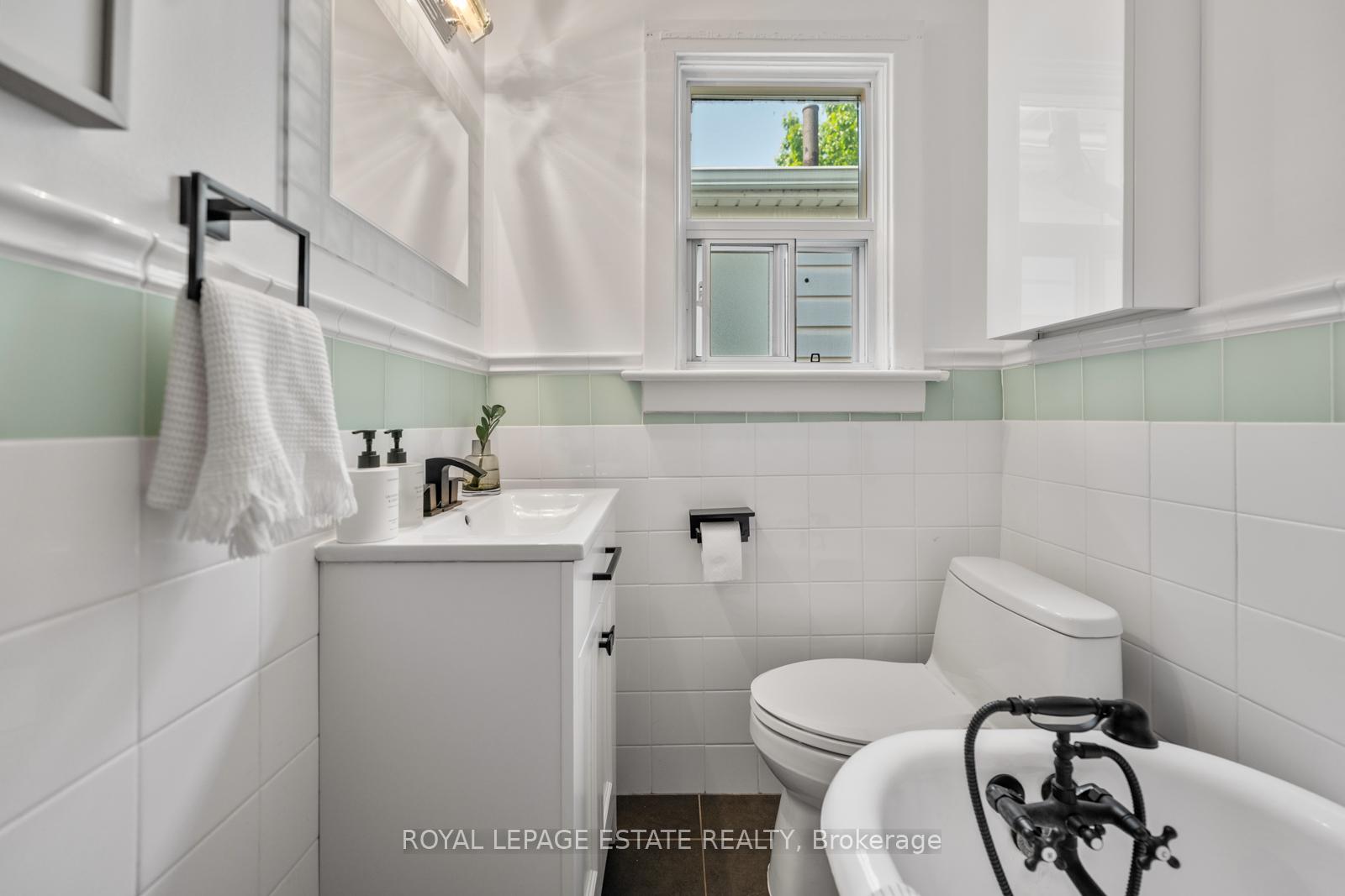 Photo 20 of 27 Lawlor Avenue, Toronto, East End-Danforth — HOMEH