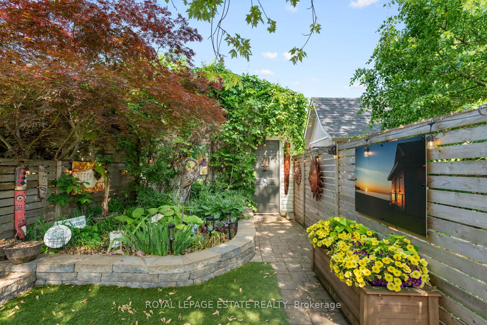 Photo 31 of 27 Lawlor Avenue, Toronto, East End-Danforth — HOMEH
