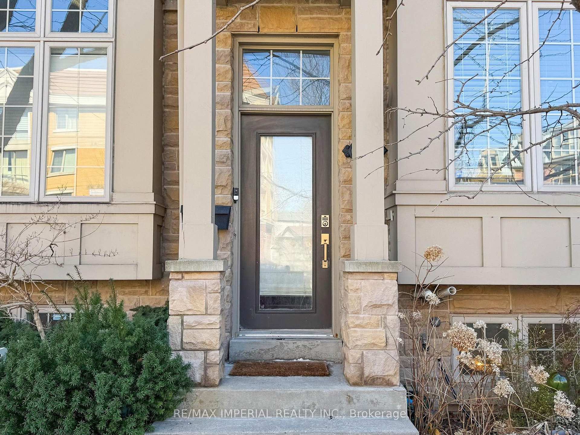 Photo 2 of 251 Mcrae Drive, Toronto, Leaside — HOMEH