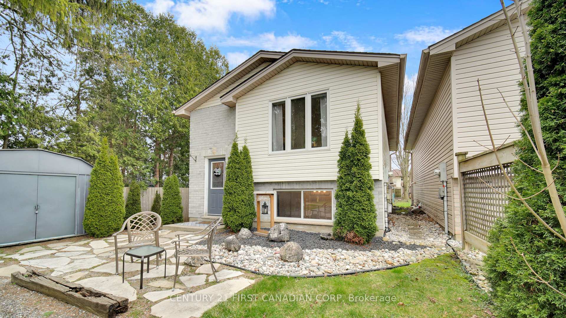 Photo 3 of 126 Scott Street E, Strathroy-Caradoc, SE — HOMEH