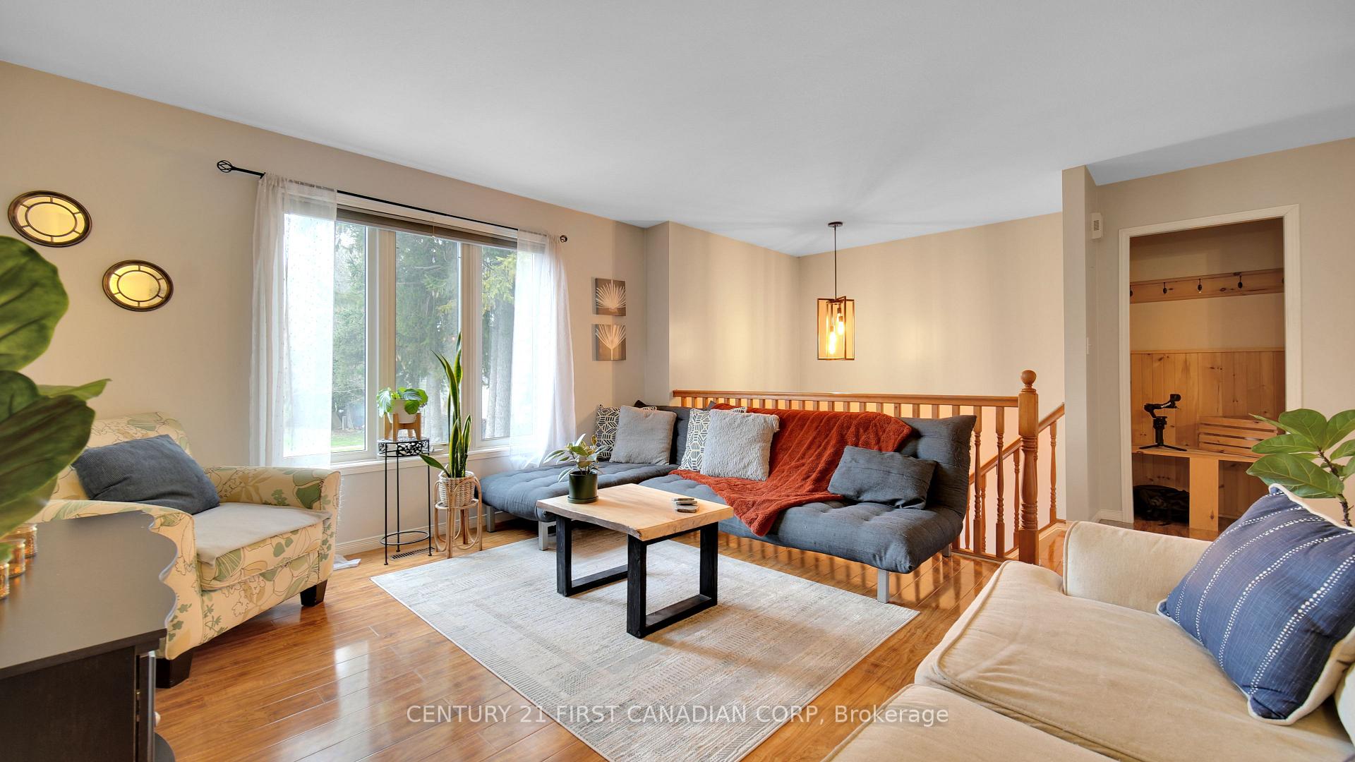 Photo 5 of 126 Scott Street E, Strathroy-Caradoc, SE — HOMEH