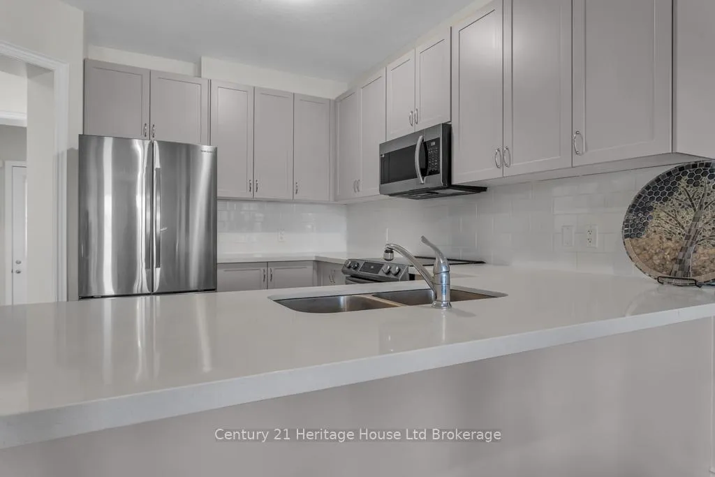 Photo 3 of 30 Seaton Crescent, Tillsonburg — HOMEH
