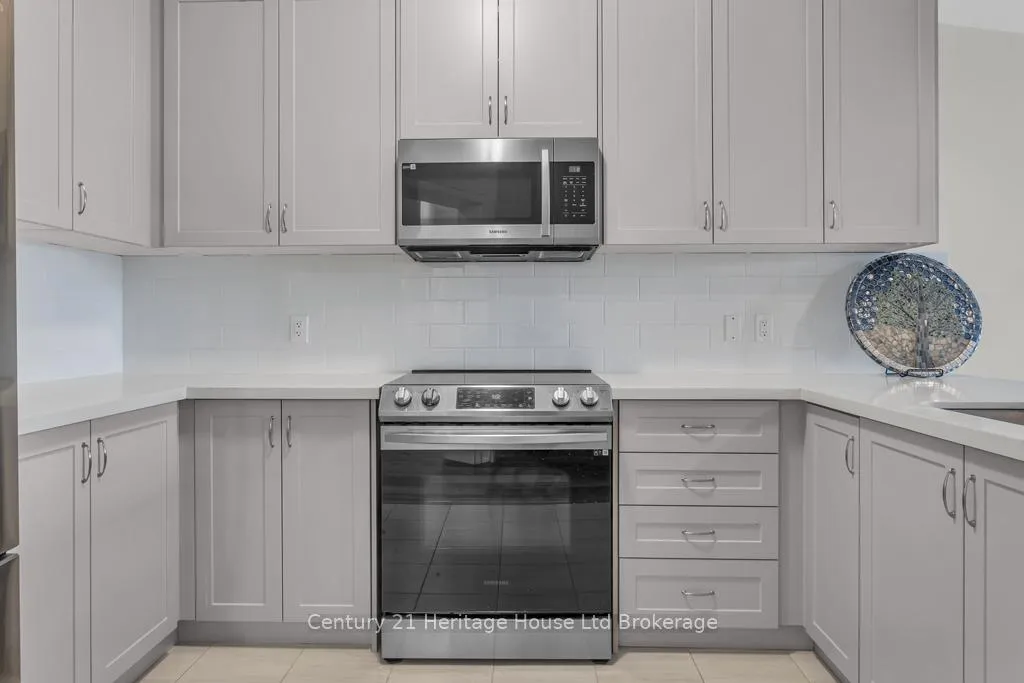 Photo 5 of 30 Seaton Crescent, Tillsonburg — HOMEH