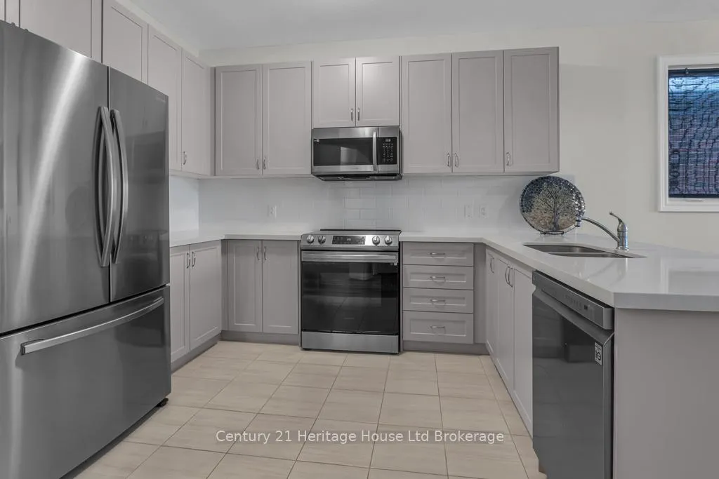 Photo 8 of 30 Seaton Crescent, Tillsonburg — HOMEH