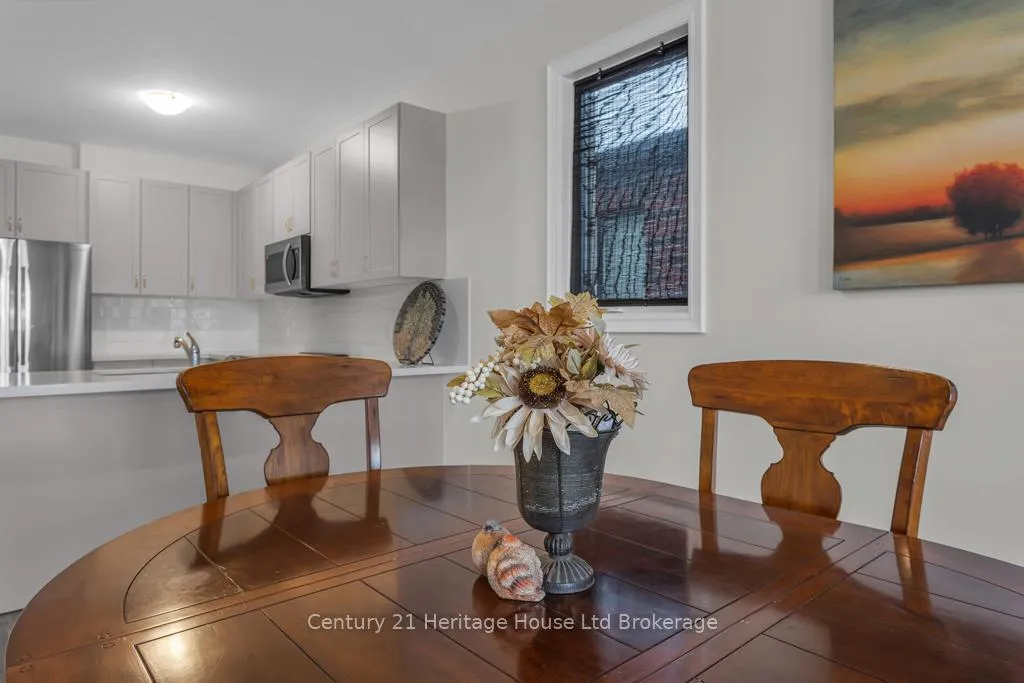 Photo 11 of 30 Seaton Crescent, Tillsonburg — HOMEH