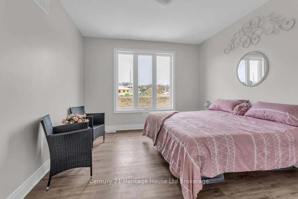Photo 15 of 30 Seaton Crescent, Tillsonburg — HOMEH