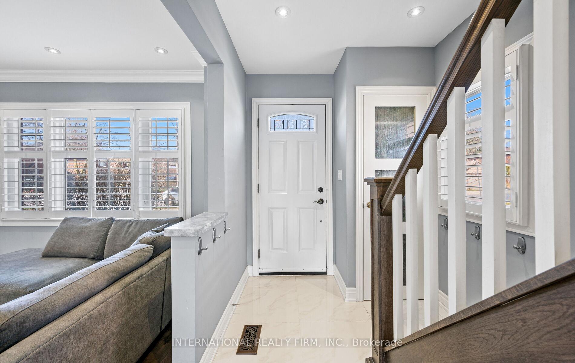 Photo 2 of 49 Brentcliffe Road, Toronto, Leaside — HOMEH