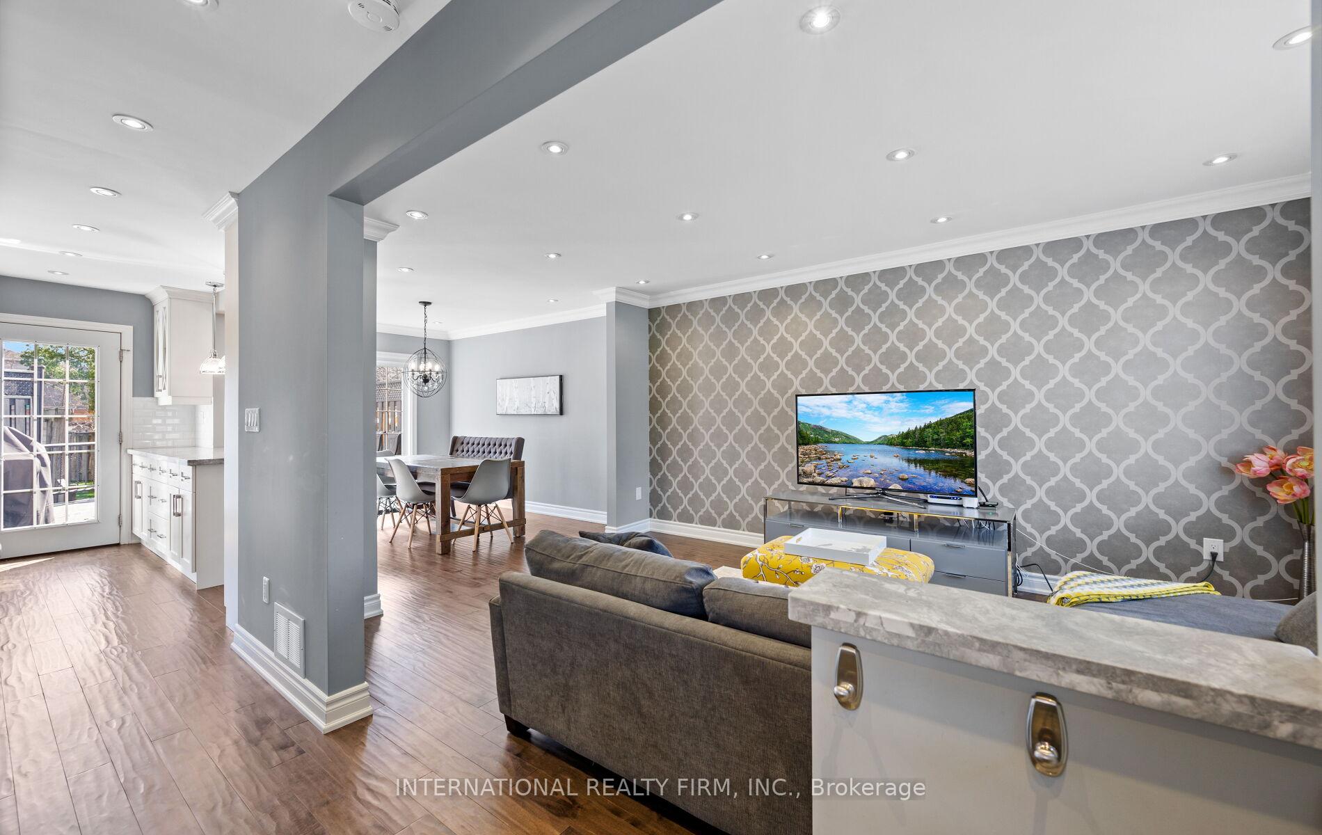Photo 5 of 49 Brentcliffe Road, Toronto, Leaside — HOMEH