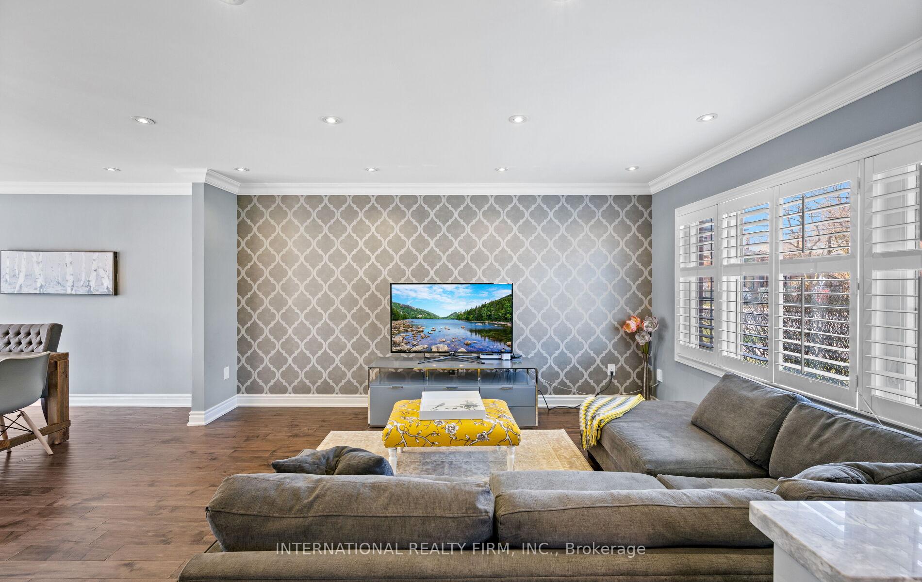 Photo 6 of 49 Brentcliffe Road, Toronto, Leaside — HOMEH