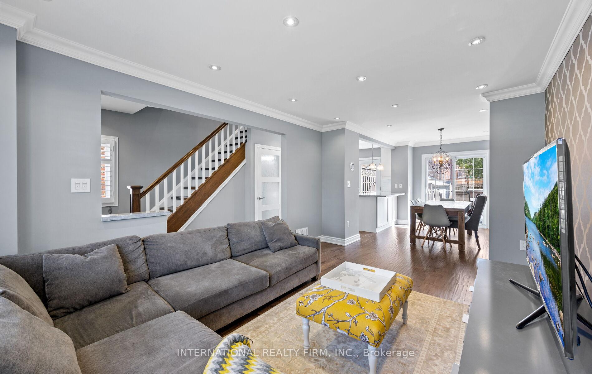 Photo 8 of 49 Brentcliffe Road, Toronto, Leaside — HOMEH
