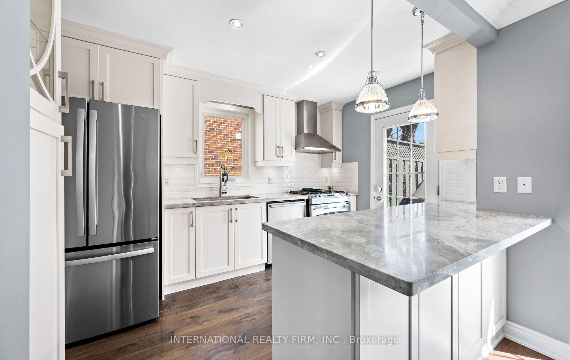 Photo 12 of 49 Brentcliffe Road, Toronto, Leaside — HOMEH