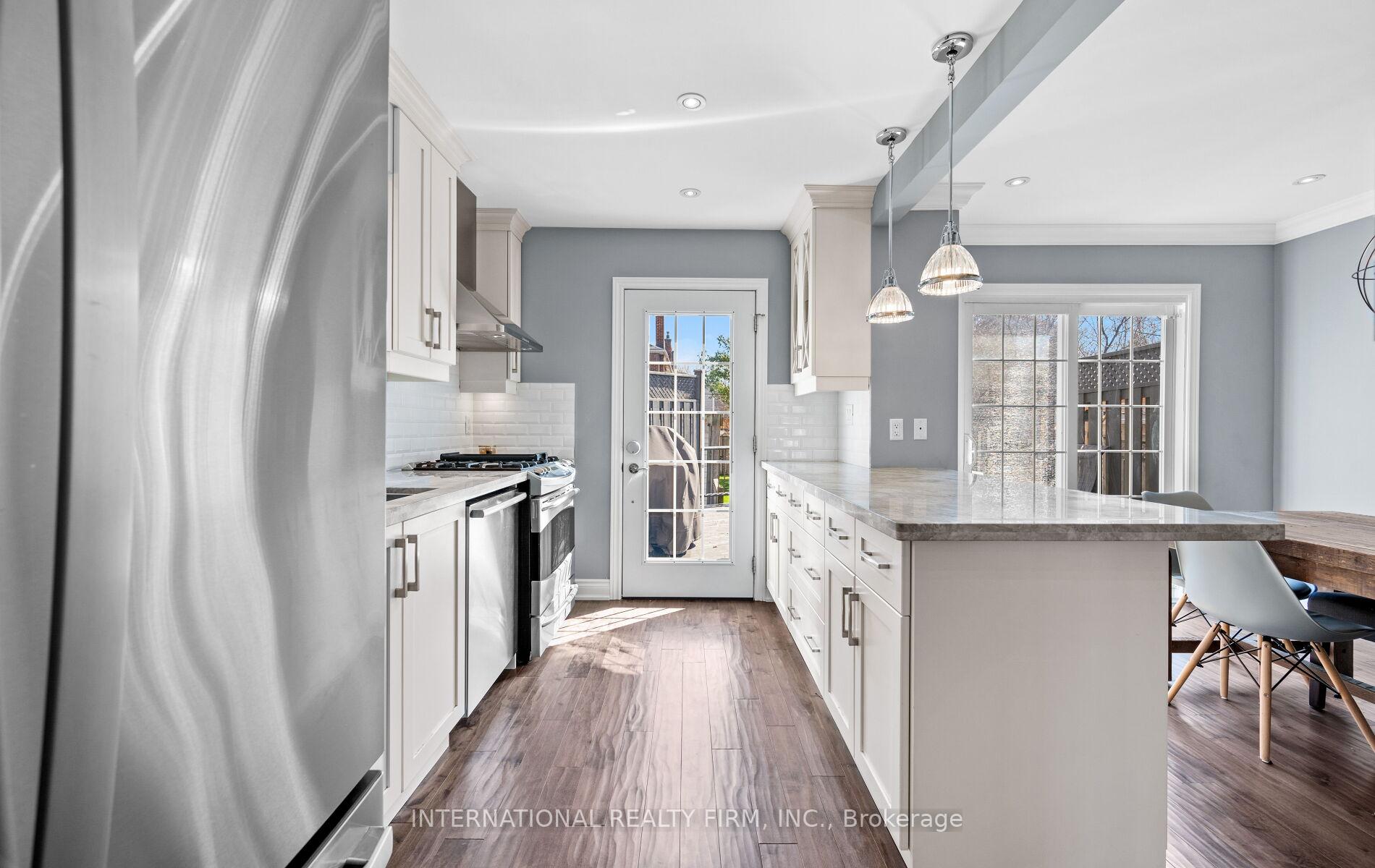 Photo 13 of 49 Brentcliffe Road, Toronto, Leaside — HOMEH