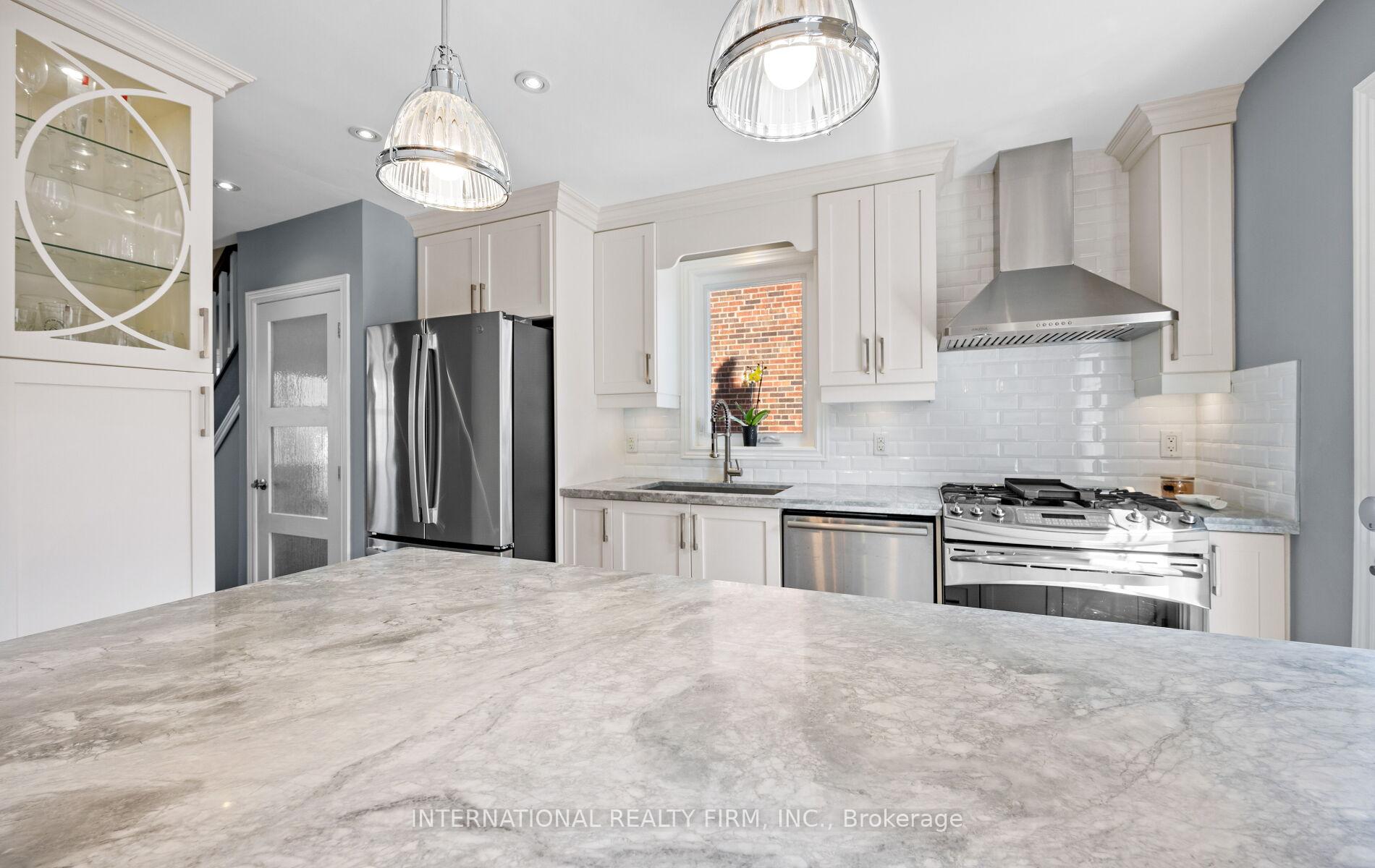 Photo 14 of 49 Brentcliffe Road, Toronto, Leaside — HOMEH