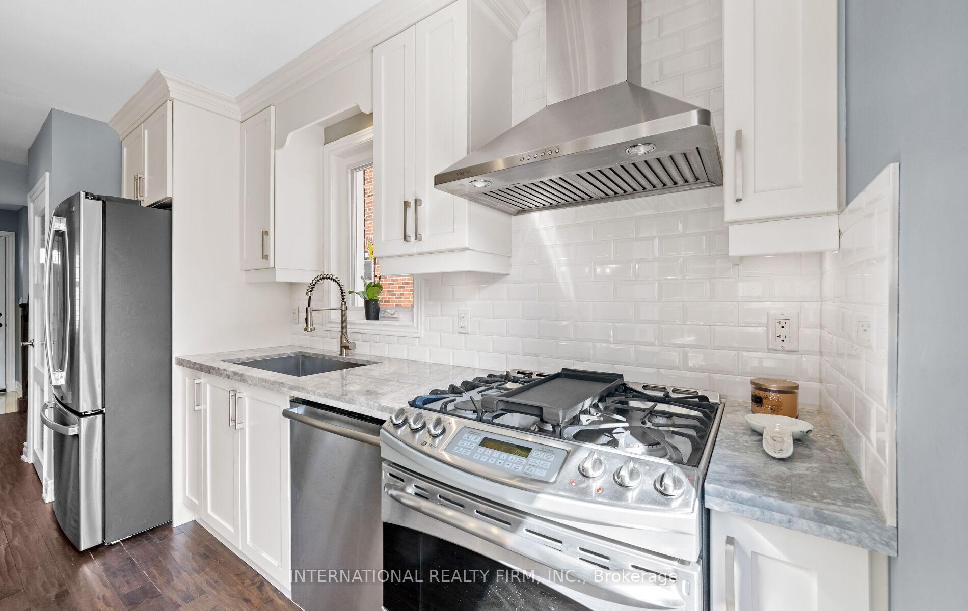 Photo 15 of 49 Brentcliffe Road, Toronto, Leaside — HOMEH